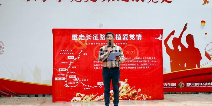 逃离残破的船只